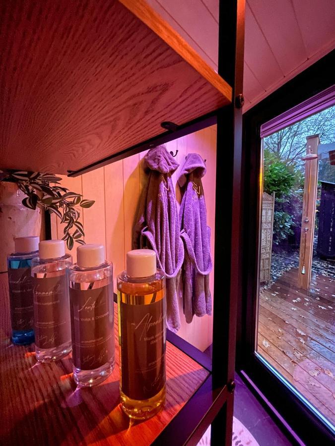 Lodge In Een Bosrijke Omgeving Met Hottub & Sauna Opt Rheezerveen Экстерьер фото