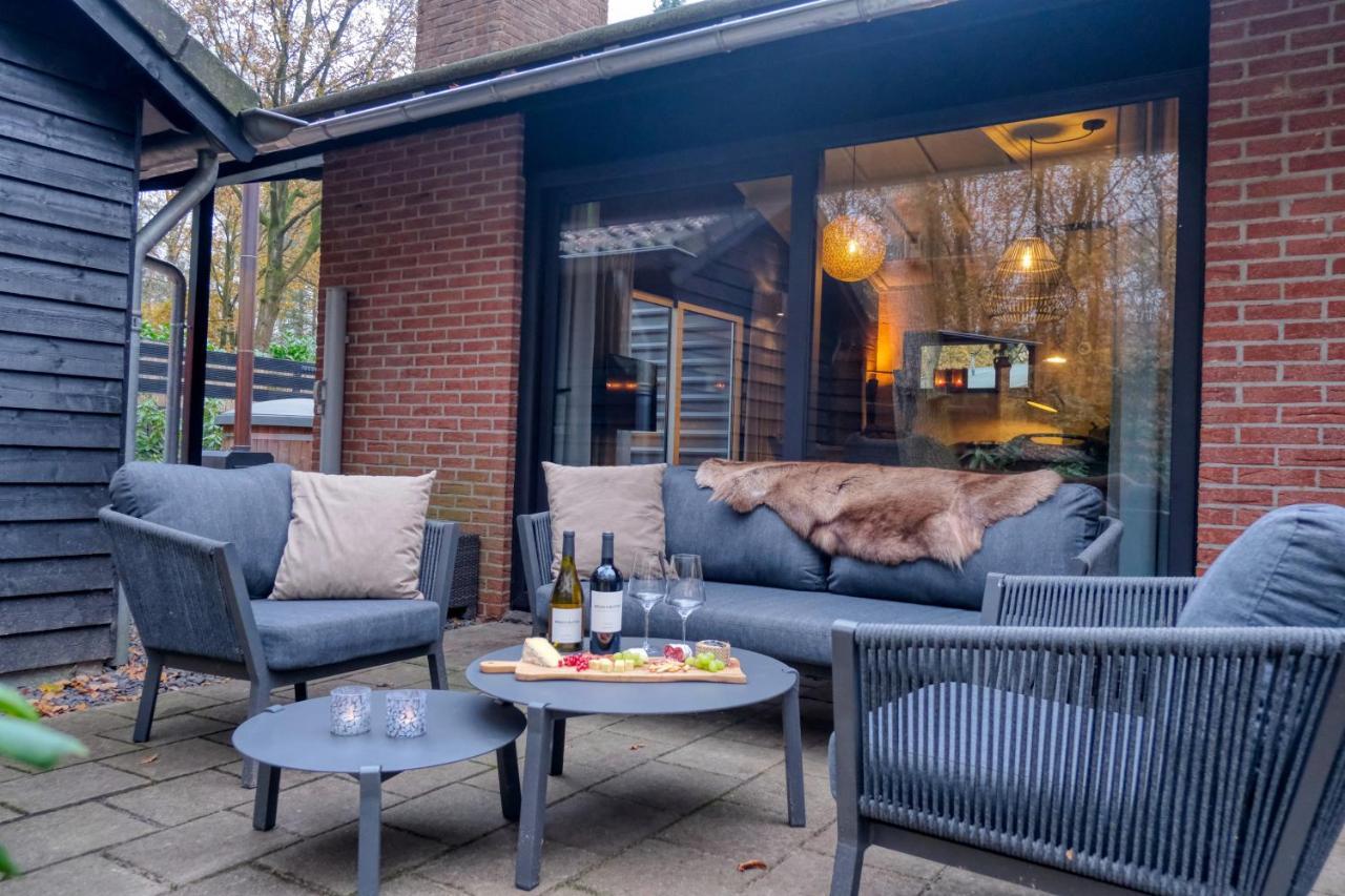 Lodge In Een Bosrijke Omgeving Met Hottub & Sauna Opt Rheezerveen Экстерьер фото